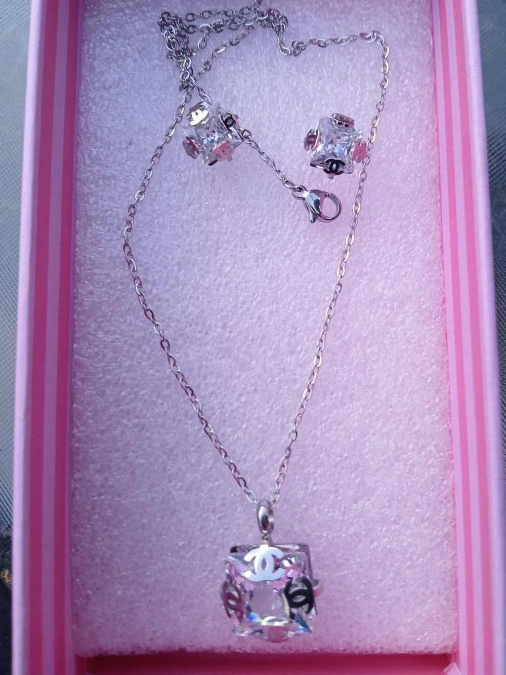 CC Crystal Cube Pendant Necklace -earrings FASHION  Silver-Tone Chain